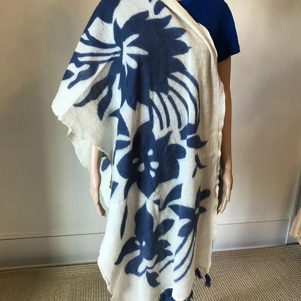 Splendid Cream and Navy Floral Wrap Scarf